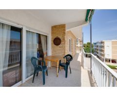 Encantador ático en Punta Prima con 3 dormitorios y amplia terraza