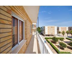 Encantador ático en Punta Prima con 3 dormitorios y amplia terraza