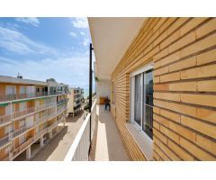 Encantador ático en Punta Prima con 3 dormitorios y amplia terraza
