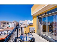 Ático a la venta en Torrevieja, cerca del puerto deportivo.