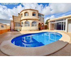 Chalet Independiente con Piscina en Orihuela Costa