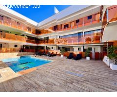 APARTAMENTO PLANTA BAJA -  ESQUINAZO - SOLEADO - GARAJE INCLUIDO - PISCINA COM.