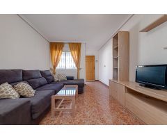 BUNGALOW DE 2 DORMITORIOS CON JARDIN Y PISCINA COMUNITARIA A ESCASOS METROS DEL CAMPO DE GOLF