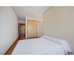 Apartamento de dos dormitorios en residencial con piscina