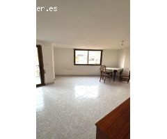 ¡Oportunidad en Gandia! Piso esquinero con gran potencial