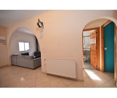 Casa pareado de una planta (2 dormitorios) en parcela de 370 m² con jardín y gran piscina privada!