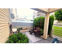 ¡Casa adosada de dos plantas (100 m²), amplia terraza privada, jardín comunitario y gran piscina!