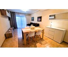 ¡Casa adosada de dos plantas (100 m²), amplia terraza privada, jardín comunitario y gran piscina!
