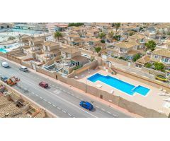 Exclusiva villa independiente de estilo mediterráneo con vistas al mar y piscina privada