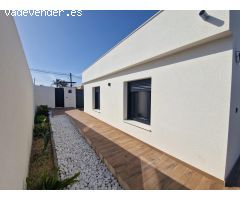 CHALET PAREADO DE ESTILO MODERNO CON PISCINA PRIVADA -ZONA LOS BALCONES, TORREVIEJA -