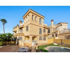 Chalet de 5 dormitorios y piscina privada en La Florida