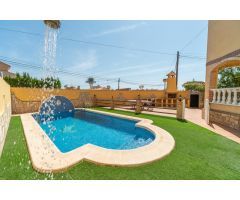 Chalet de 5 dormitorios y piscina privada en La Florida