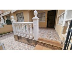 BUNGALOW EN PLANTA BAJA CON PISCINA COMUNITARIA Y A 250 M. DEL MAR -ZONA LA MATA-