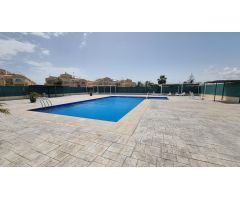 BUNGALOW EN PLANTA BAJA CON SOLÁRIUM PRIVADO Y PISCINA COMUNITARIA -ZONA TORREVIEJA -