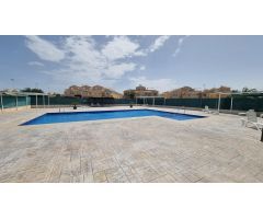 BUNGALOW EN PLANTA BAJA CON SOLÁRIUM PRIVADO Y PISCINA COMUNITARIA -ZONA TORREVIEJA -