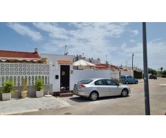 BUNGALOW EN PLANTA BAJA CON SOLÁRIUM PRIVADO Y PISCINA COMUNITARIA -ZONA TORREVIEJA -