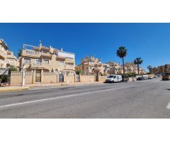 BUNGALOW DE 3 DORMITORIOS CON SOLÁRIUM PRIVADO Y PISCINA COMUNITARIA - ZONA PUEBLO MARINO, TORREVIEJ