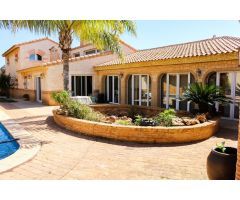 Villa en Venta en Los Urrutias, Murcia