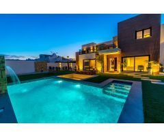 IMPRESIONANTE VILLA DE LUJO EN TORRETA FLORIDA