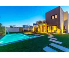 IMPRESIONANTE VILLA DE LUJO EN TORRETA FLORIDA