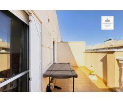 Acogedor ático (39 m² - 5ª planta), justo en el centro, piscina y ¡a solo 10 min de Playa del Cura!