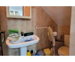 Casa adosada (66 m²) para reformar. ¡Ubicación céntrica, gran piscina, y a 900 m de Playa del Cura!