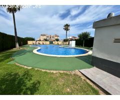 BUNGALOW DE 2 DORMITORIOS CON SOLÁRIUM PRIVADO Y PISCINA - ZONA LA SIESTA, TORREVIEJA-