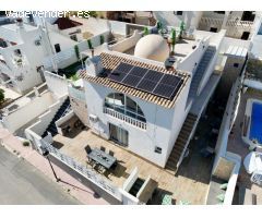 Exclusiva villa independiente con múltiples espacios privados en Blue Lagoon, Villamartín