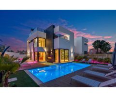 Vivienda de lujo con domótica y piscina privada en Torrevieja – Lista para entrar a vivir