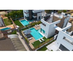 Vivienda de lujo con domótica y piscina privada en Torrevieja – Lista para entrar a vivir