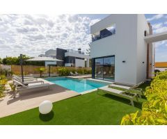 Vivienda de lujo con domótica y piscina privada en Torrevieja – Lista para entrar a vivir