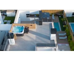 Vivienda de lujo con domótica y piscina privada en Torrevieja – Lista para entrar a vivir