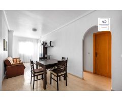 Acogedor apartamento céntrico (57 m²-2.ª planta), 2 dorm, 2 pl de garaje y 600 m del paseo marítimo.