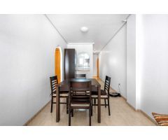 Acogedor apartamento céntrico (57 m²-2.ª planta), 2 dorm, 2 pl de garaje y 600 m del paseo marítimo.