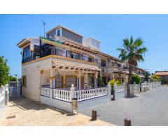 Acogedor  bungalow primera planta en Punta Prima, a Pocos Minutos de la Playa