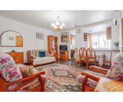 Apartamento céntrico con 3 dormitorios, 2 baños y terraza — ¡a solo 750 m de la playa!
