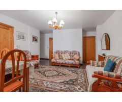 Apartamento céntrico con 3 dormitorios, 2 baños y terraza — ¡a solo 750 m de la playa!