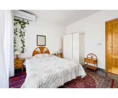 Apartamento céntrico con 3 dormitorios, 2 baños y terraza — ¡a solo 750 m de la playa!