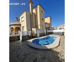 BONITO PAREADO EN LOMAS DE CABO ROIG