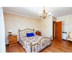 This is  a typical Spanish style Villa with land and fruit-trees for sale