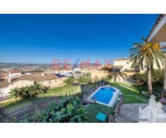 Exclusivo Chalet Independiente en San Bernabé, Algeciras – Espacio, Privacidad y Confort