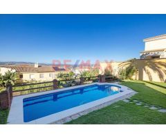 Exclusivo Chalet Independiente en San Bernabé, Algeciras – Espacio, Privacidad y Confort
