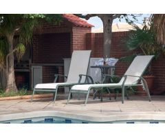 Chalet Independiente en Playa Honda – Jardín, Piscina Privada y Excelente Conectividad