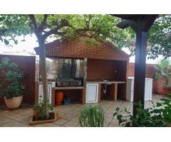 Chalet Independiente en Playa Honda – Jardín, Piscina Privada y Excelente Conectividad