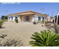 ¡OPORTUNIDAD ÚNICA EN LA RODA! Vivienda con amplio terreno y todas las comodidades