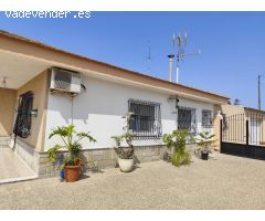 ¡OPORTUNIDAD ÚNICA EN LA RODA! Vivienda con amplio terreno y todas las comodidades