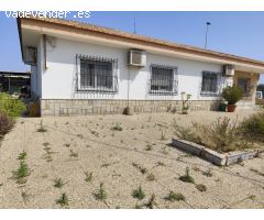 ¡OPORTUNIDAD ÚNICA EN LA RODA! Vivienda con amplio terreno y todas las comodidades