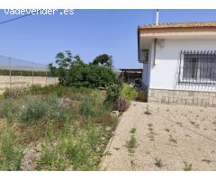 ¡OPORTUNIDAD ÚNICA EN LA RODA! Vivienda con amplio terreno y todas las comodidades