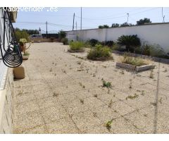 ¡OPORTUNIDAD ÚNICA EN LA RODA! Vivienda con amplio terreno y todas las comodidades