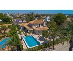 Villa en Venta en Cabo Roig, Alicante